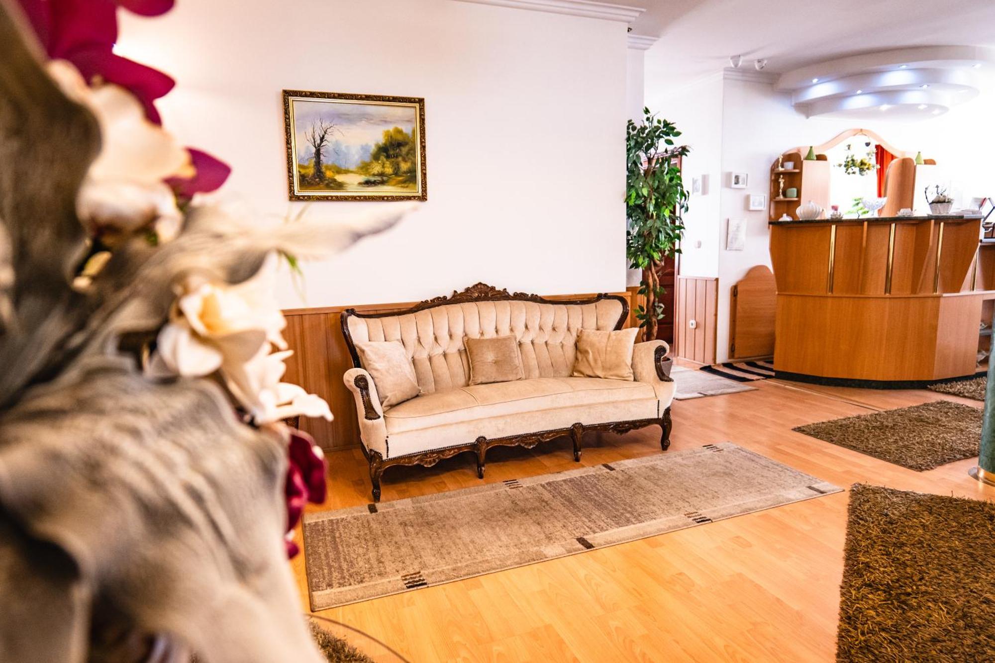 Hotel Bolero Gyor Luaran gambar